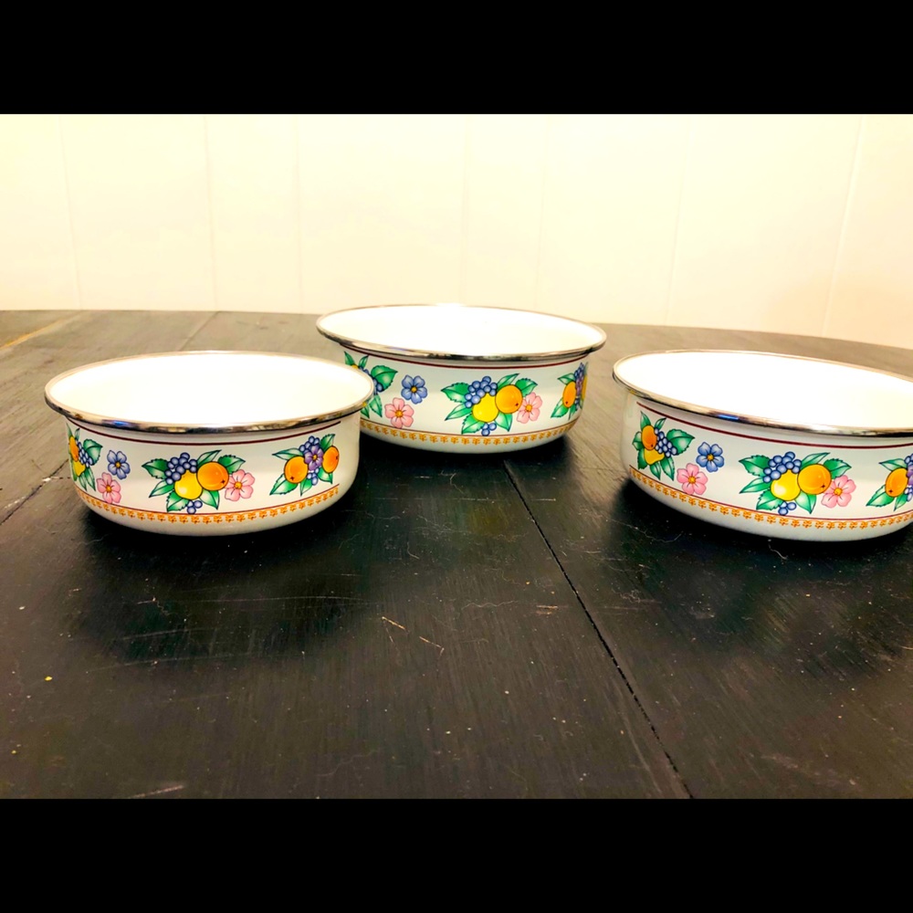 Set of 3 Vintage metal bowls with fruit print